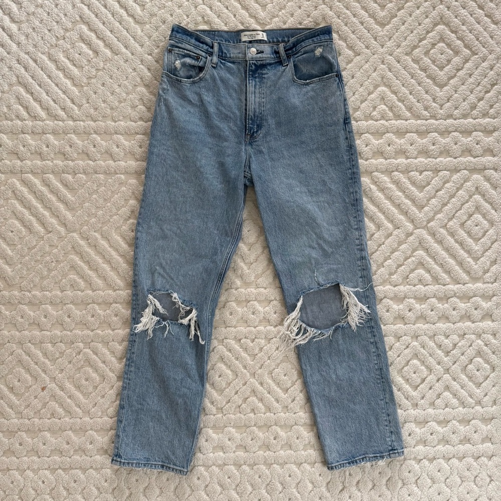 Abercrombie & Fitch ‘90s Straight Ultra High Rise Distressed Jeans 30/10